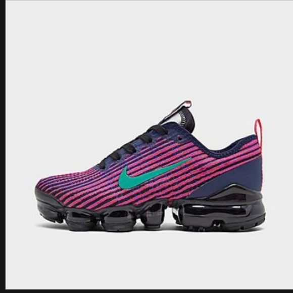 Nike Shoes - Sneakers